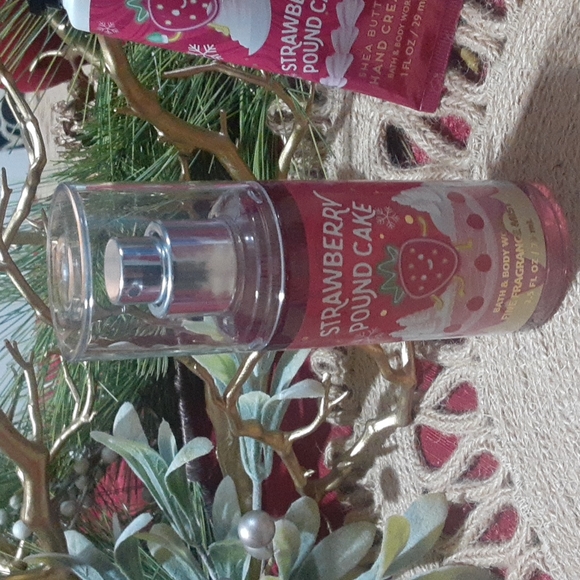 Strawberry Pound Cake Bath & Body Works set - Picture 3 of 3